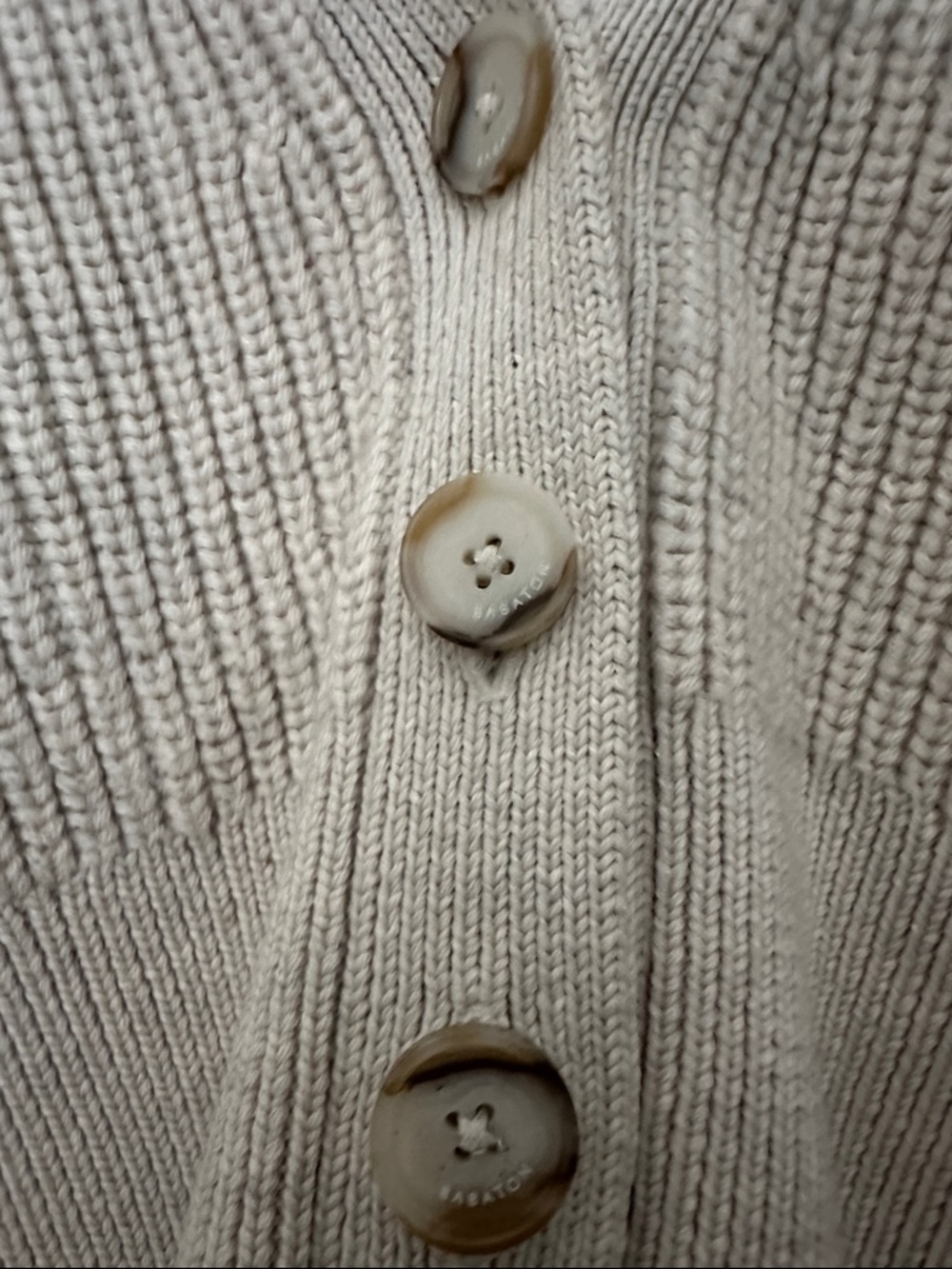 Aritzia Babaton Canberra 100% Merino Wool Cropped V‑Neck Button Cardigan Cream - Picture 4 of 9